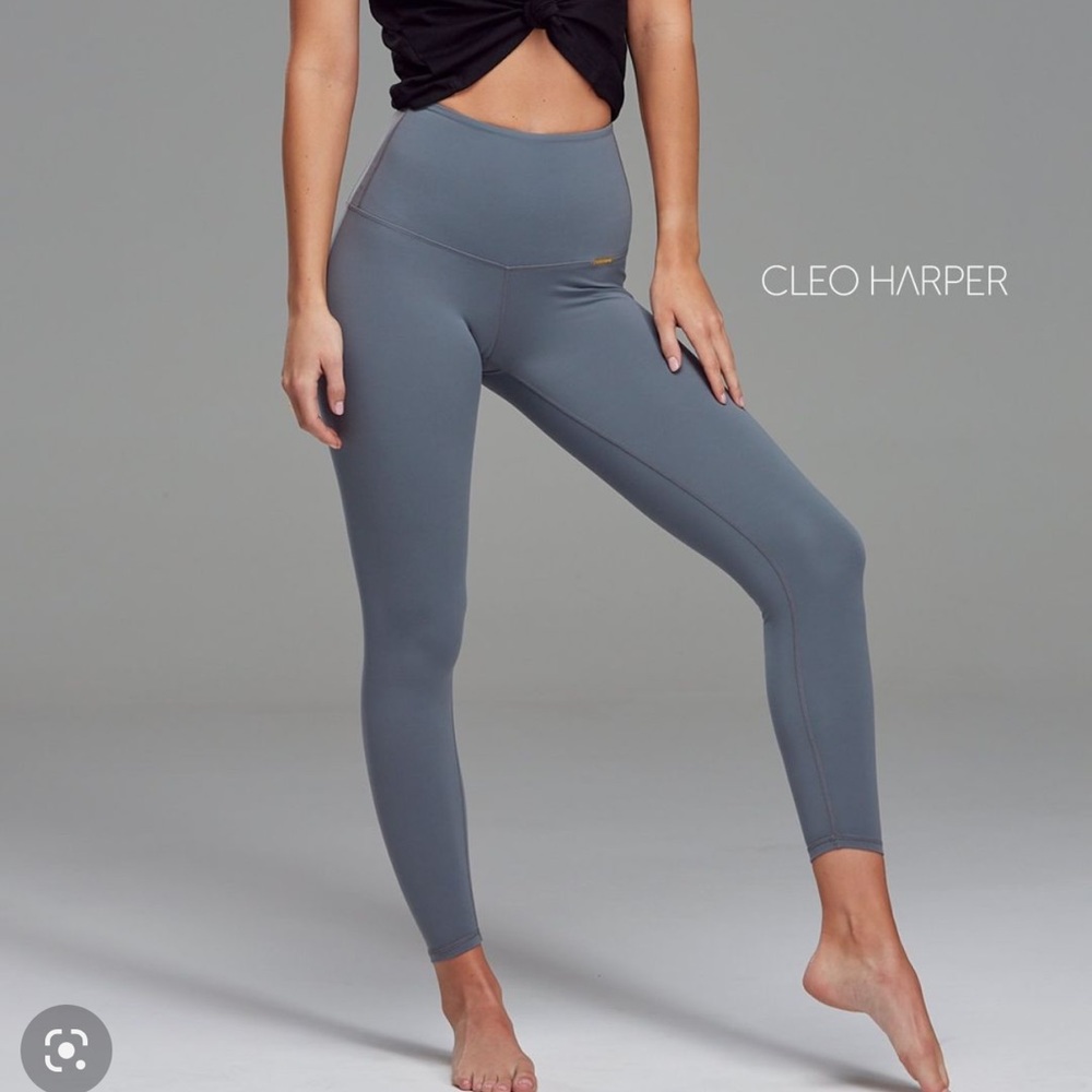 Cleo harper Reign 2.0 leggings in Stone Color - size S